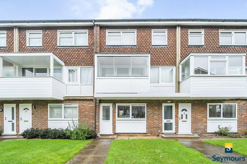 2 bedroom flat for sale, Cross Lanes, Surrey GU1