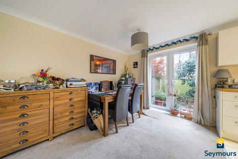 2 bedroom flat for sale, Cross Lanes, Surrey GU1