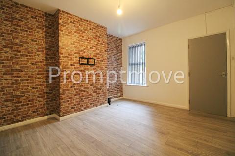 4 bedroom terraced house to rent, Windmill Road Luton LU1 3XL