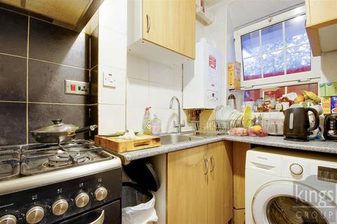 2 bedroom flat for sale, Reardon Street, London