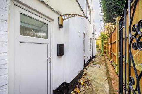 1 bedroom property to rent, 189a Woodcote Road Wallington SM6 0QQ