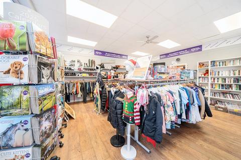 Retail property (high street) to rent, Watford WD24