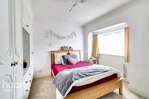 35 Burnham Gardens, Hayes, UB3 1RB