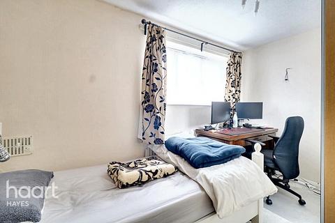35 Burnham Gardens, Hayes, UB3 1RB