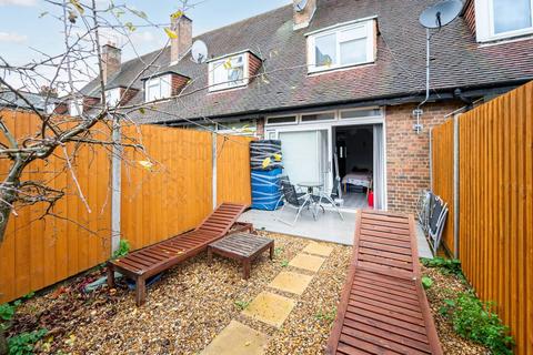 3 bedroom terraced house for sale, Ambergate Street, Elephant and Castle, London, SE17