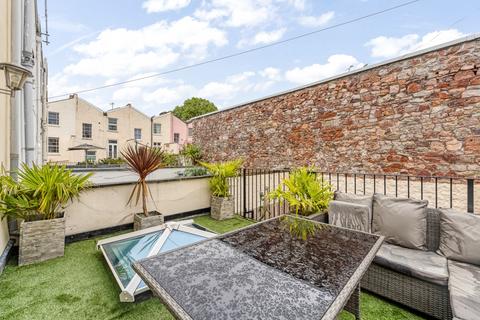 4 Thorndale, Bristol, BS8 2HU