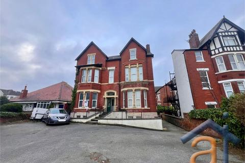 2 bedroom flat to rent, Albany Road, Southport, PR9