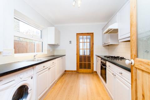 3 bedroom terraced house to rent, St. Martins Avenue, East Ham