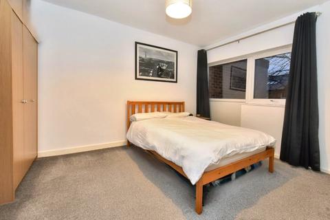 23 Grove Court, Leeds, LS6 4AE