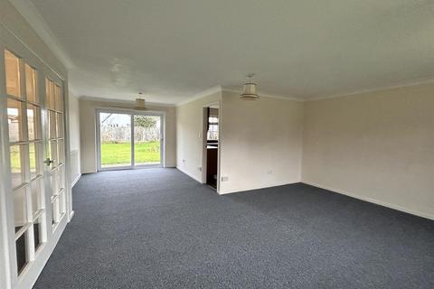 4 bedroom detached bungalow to rent, Bearcroft, Weobley