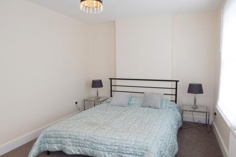 3 bedroom cottage to rent, Hartfield Crescent, London