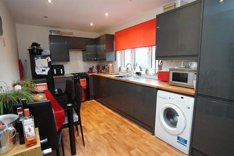 65 Stonegate Road, Bradford, BD10 8BU