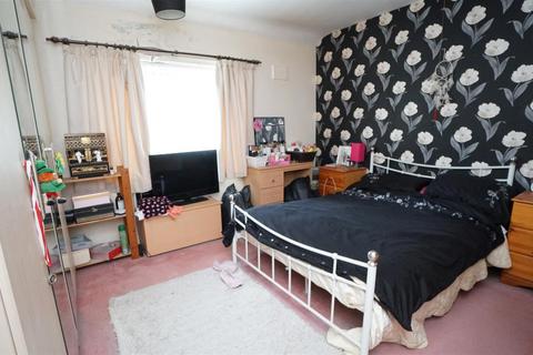 65 Stonegate Road, Bradford, BD10 8BU