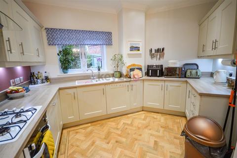 3 bedroom semi-detached house for sale, Plumbley Hall Road, Mosborough, Sheffield, S20