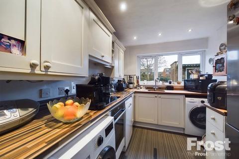 3 bedroom terraced house for sale, Normanhurst, Ashford, Surrey, TW15