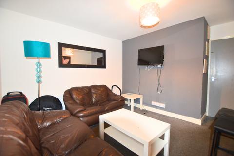 3 bedroom apartment to rent, Belle Vue Road, Leeds LS3