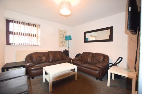 3 bedroom apartment to rent, Belle Vue Road, Leeds LS3