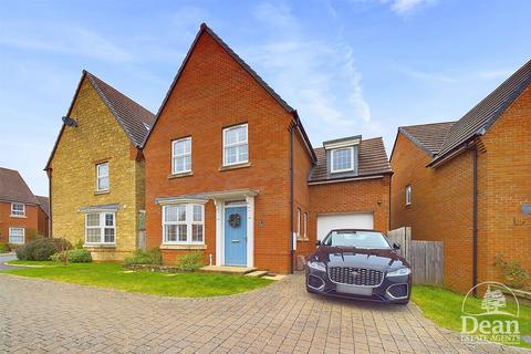 4 bedroom detached house for sale, Caudwell Close, Coleford