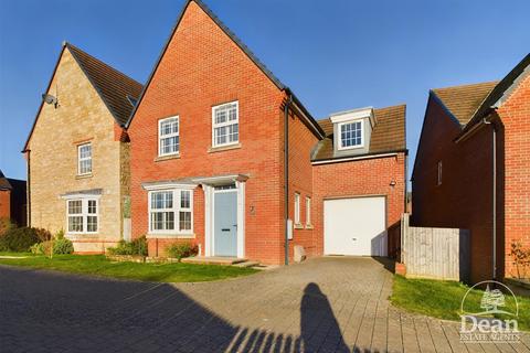 4 bedroom detached house for sale, Caudwell Close, Coleford