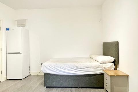 Studio to rent, Flat 2, London W10