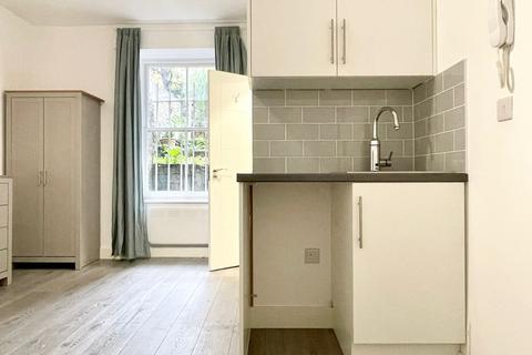 Studio to rent, Flat 2, London W10