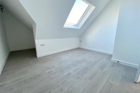 2 bedroom apartment to rent, Thornhill Road, Luton, LU4 8EY