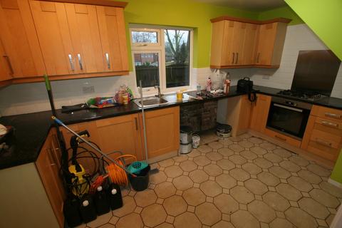 3 bedroom semi-detached house to rent, the oval, Ellesmere Port, Cheshire. CH65