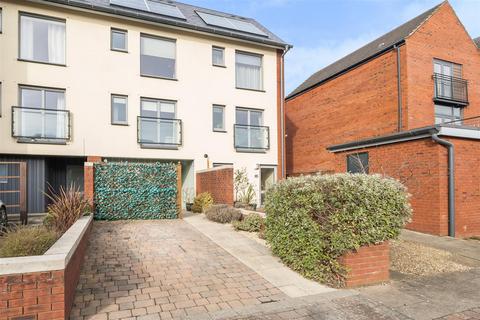 3 bedroom townhouse for sale, Langdon Road, Marina, Swansea