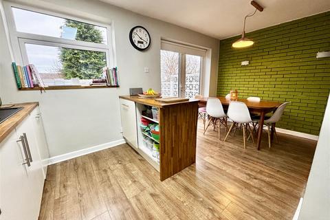 57 Acaster Drive, Garforth, Leeds, LS25 2BH
