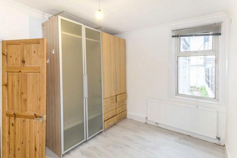 1 bedroom flat to rent, Shirley Gardens, London W7