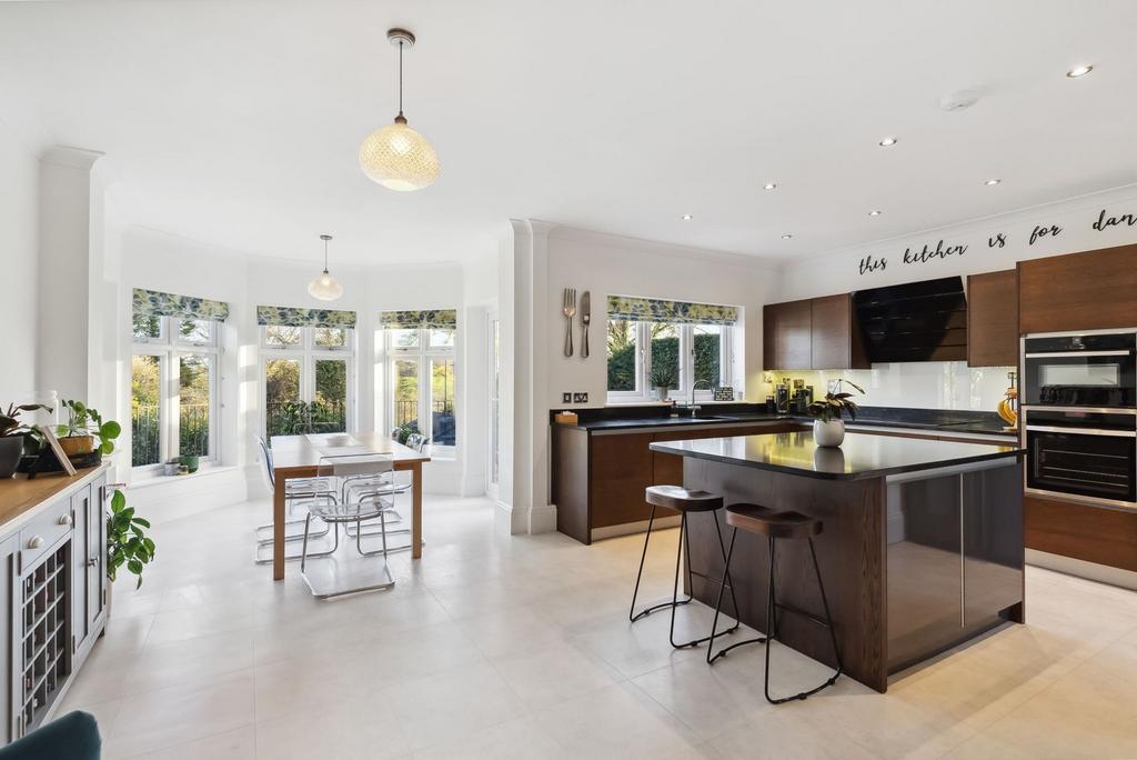 Kitchen/Dining Area