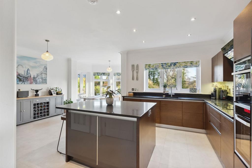 Kitchen/Dining Area