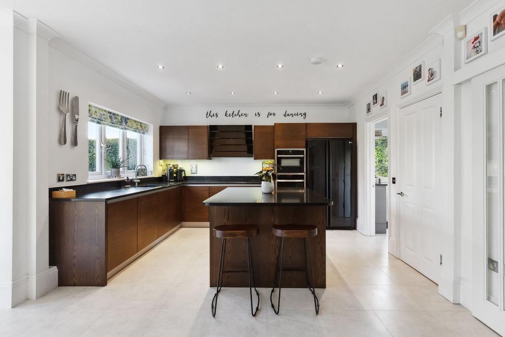 Kitchen/Dining Area