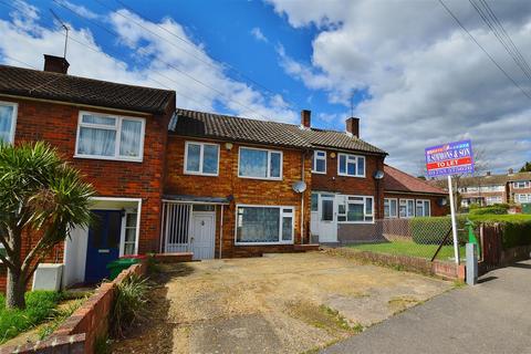 3 bedroom terraced house to rent, Long Readings Lane, Slough