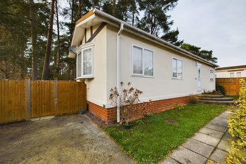 2 bedroom park home for sale, Pinelands Mobile Home Park, Padworth, RG7