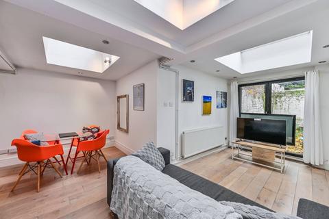 2 bedroom flat for sale, Taybridge, Clapham, London, SW11