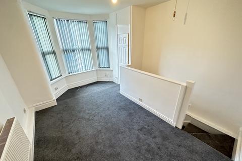 Studio to rent, Ash Tree Road, Manchester, M8