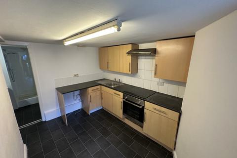 Studio to rent, Ash Tree Road, Manchester, M8