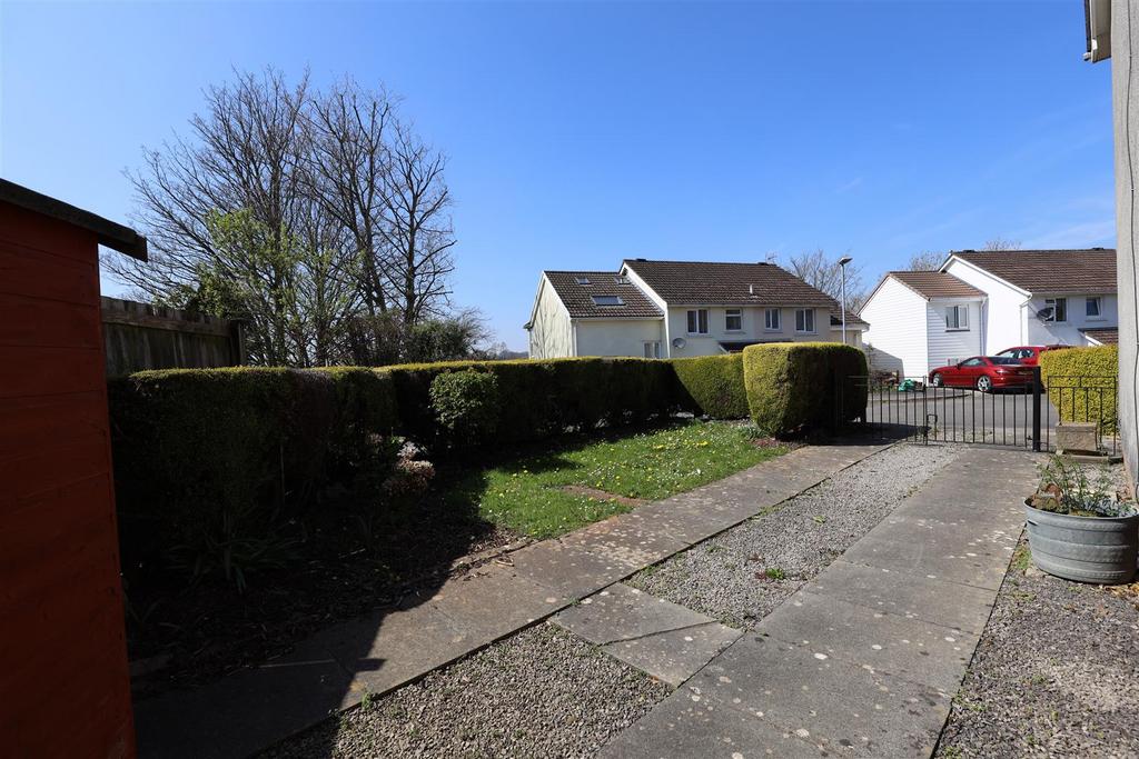 15 Crescent Close 2025 04 3 R5 A1558.JPG