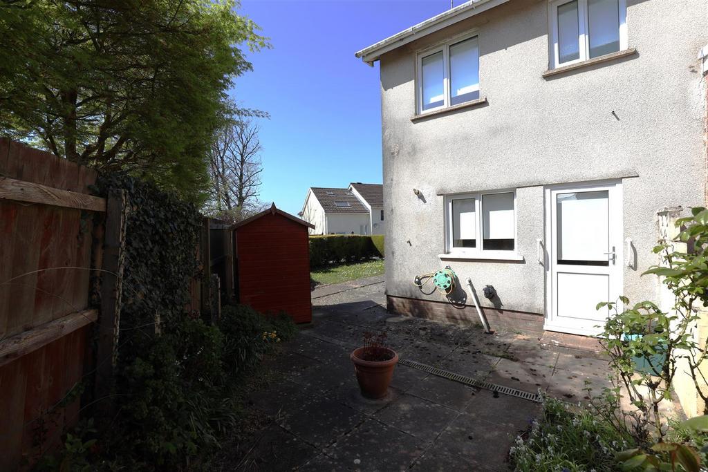 15 Crescent Close 2025 04 3 R5 A1559.JPG