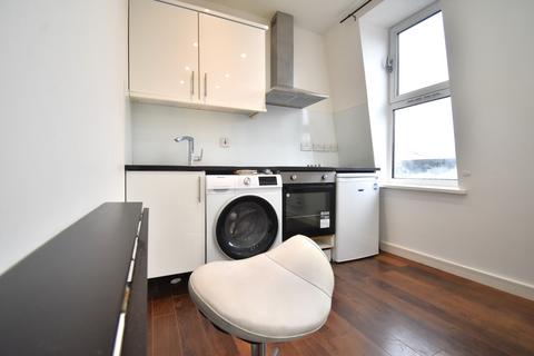 1 bedroom flat to rent, High Street, London, W3