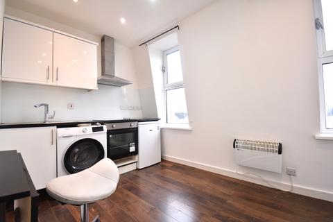 1 bedroom flat to rent, High Street, London, W3