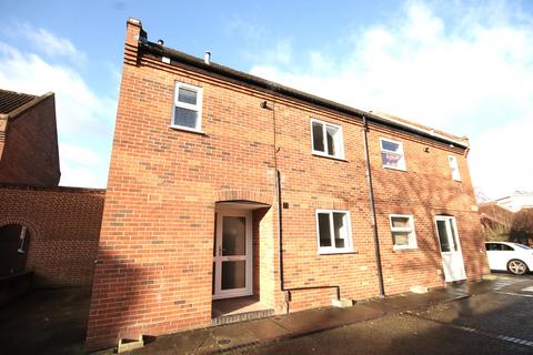 4 bedroom semi-detached house to rent, Taleworth Close, Norwich NR5