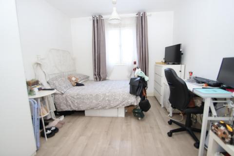 2 bedroom flat to rent, Summerhill Road, London N15