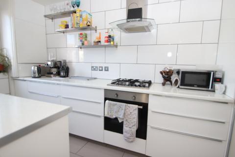 2 bedroom flat to rent, Summerhill Road, London N15