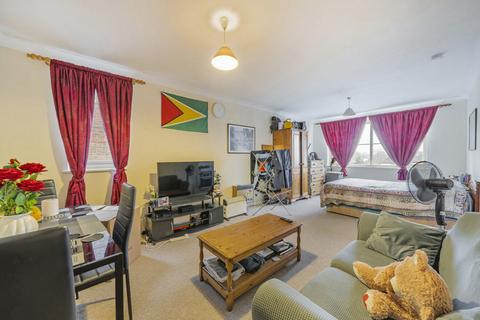 Studio for sale, Overton Road, Sutton