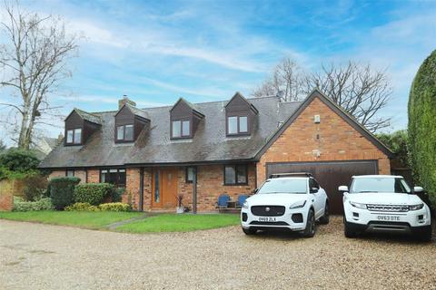 4 bedroom detached house to rent, Church Lane, Chearsley