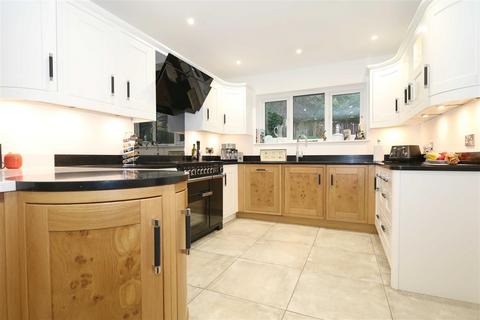 4 bedroom detached house to rent, Church Lane, Chearsley