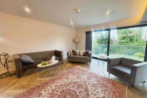 3 bedroom apartment to rent, Upper Park Road, Salford