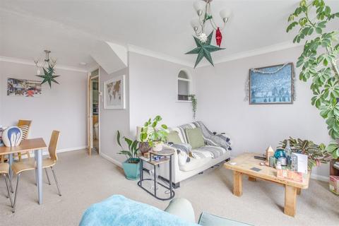 2 bedroom apartment for sale, Amersham Hill, High Wycombe HP13